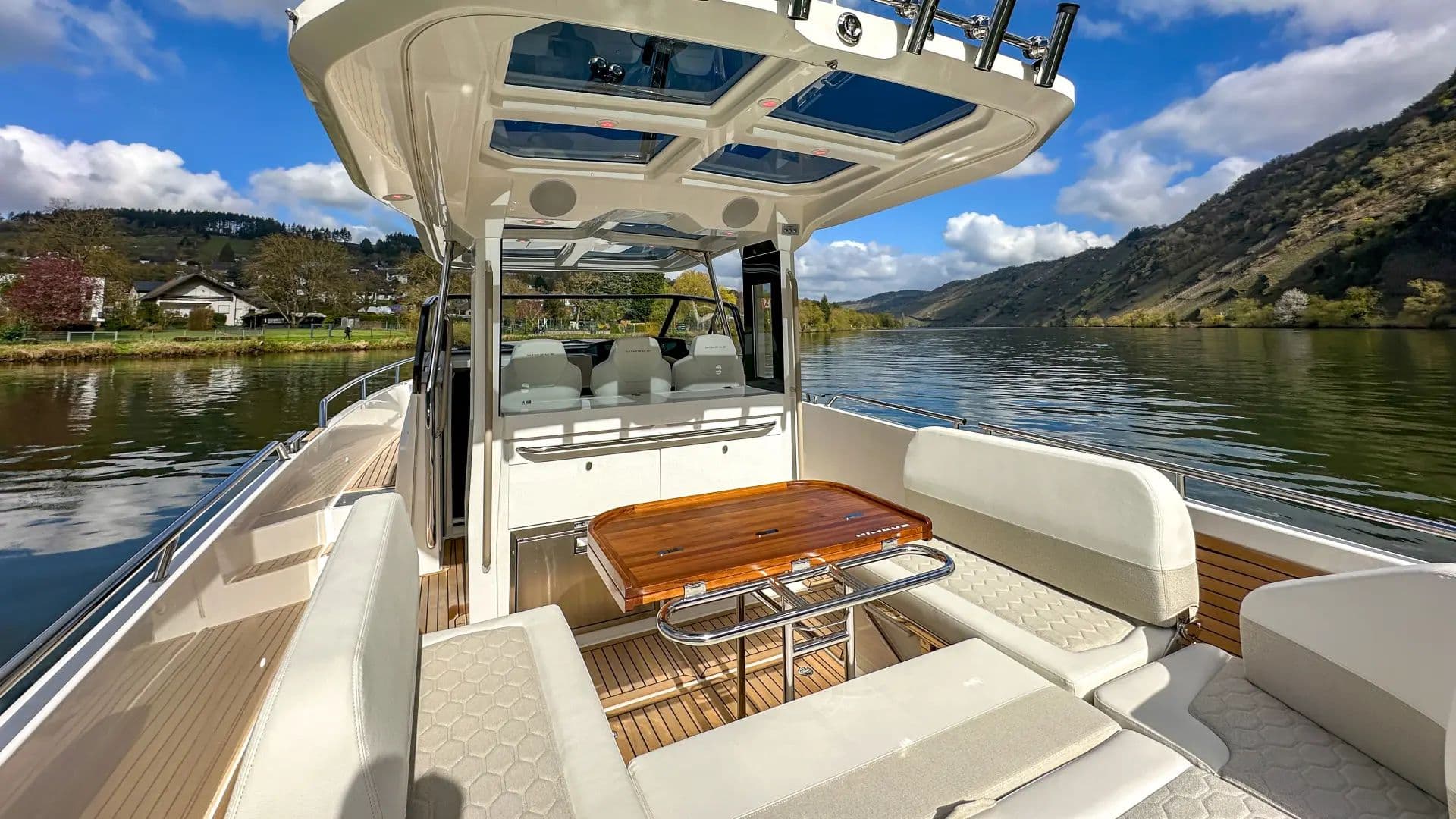 Lounge under the wider T-top of the Nimbus T12 (Sport Tender 42)