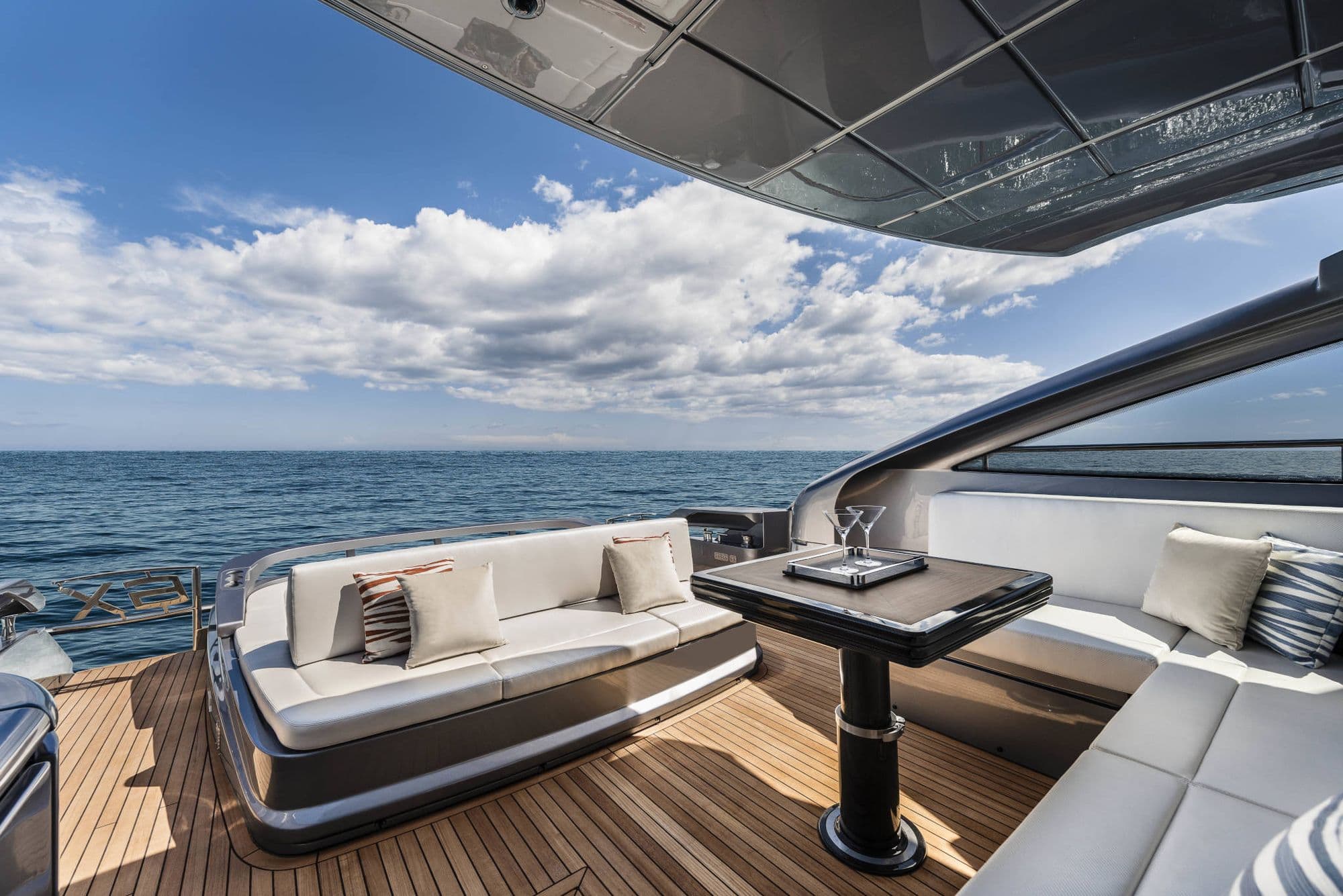 Cockpit of the Pershing 6X with sofas, a table and the aft sunpad