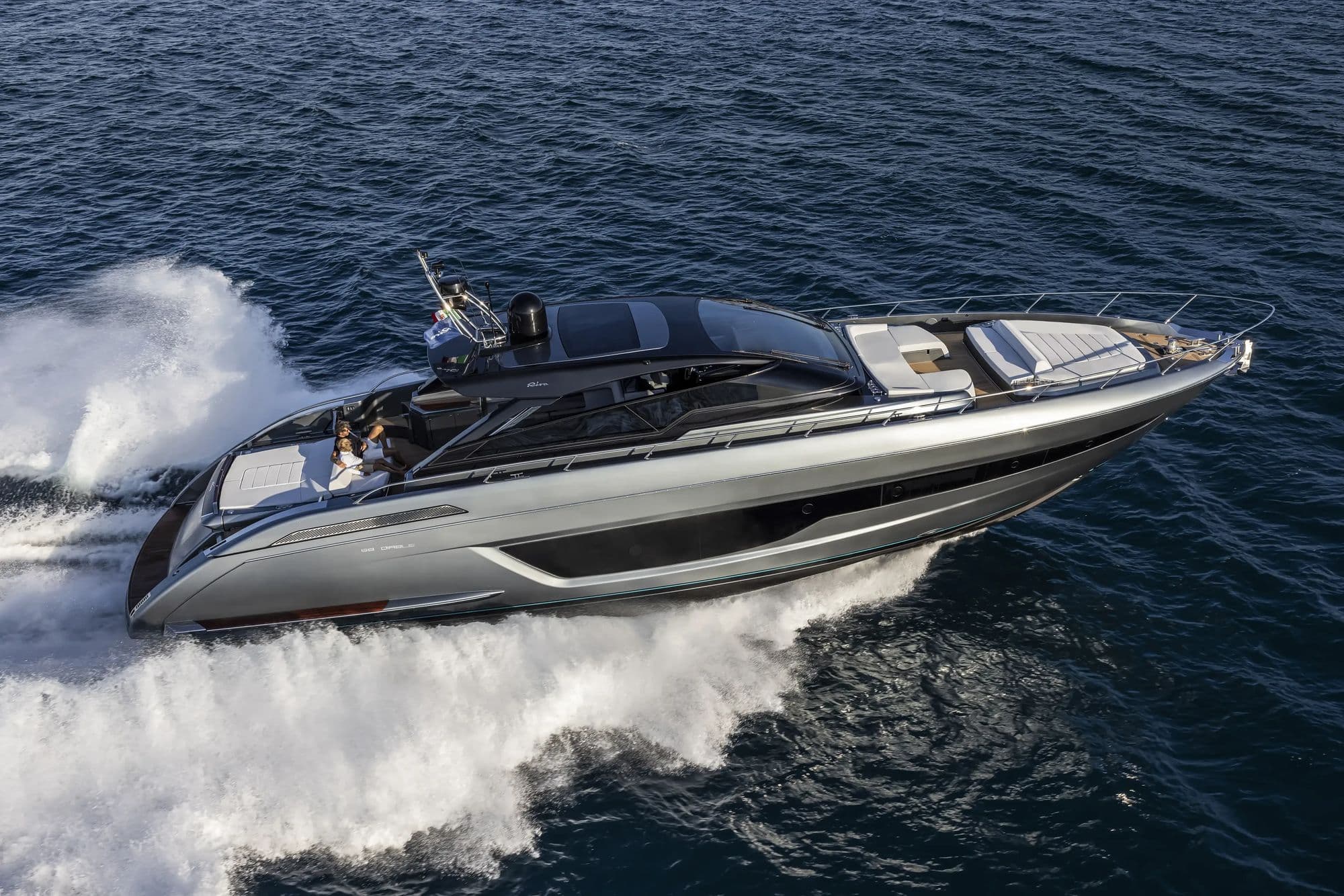 Riva 68' Diable running at speed with a white wake