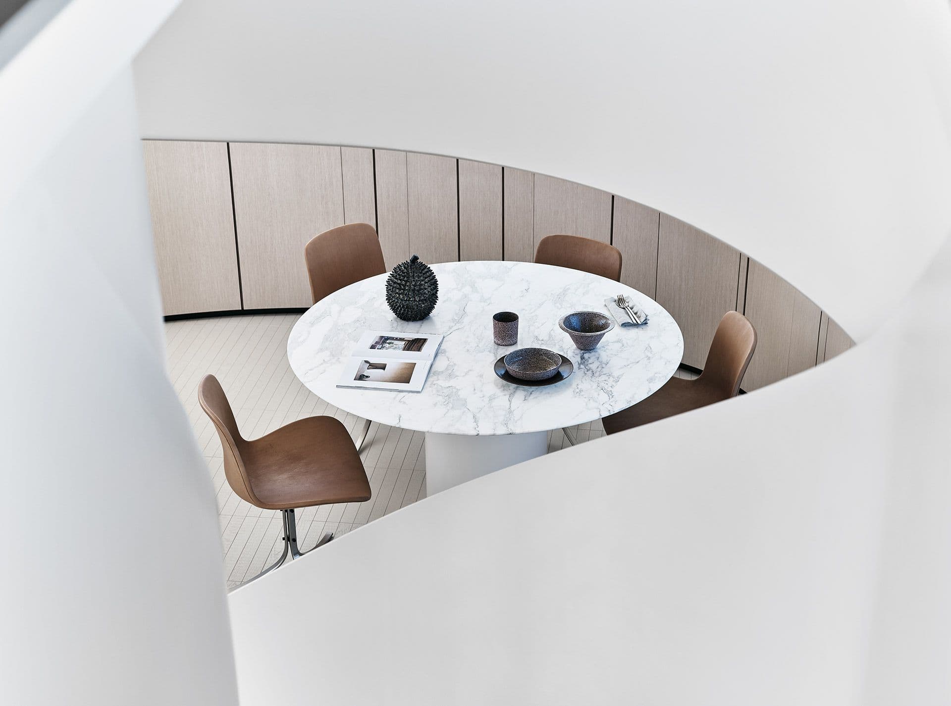 Round dining table aboard the Sanlorenzo SX76